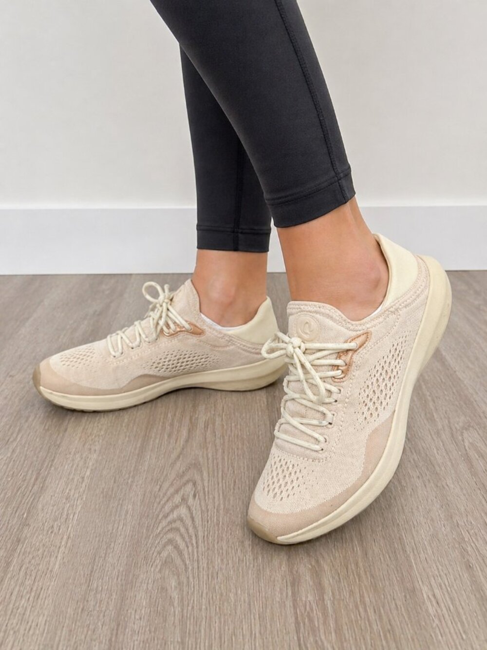 OluKai Kahōlo Sneakers Women’s 8 Pearl Blush Cream Lightweight Trainer Casual
